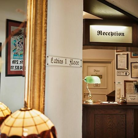 Hajo'S Germania Lodge & Irish Pub Рюдесхайм-на-Рейне Экстерьер фото