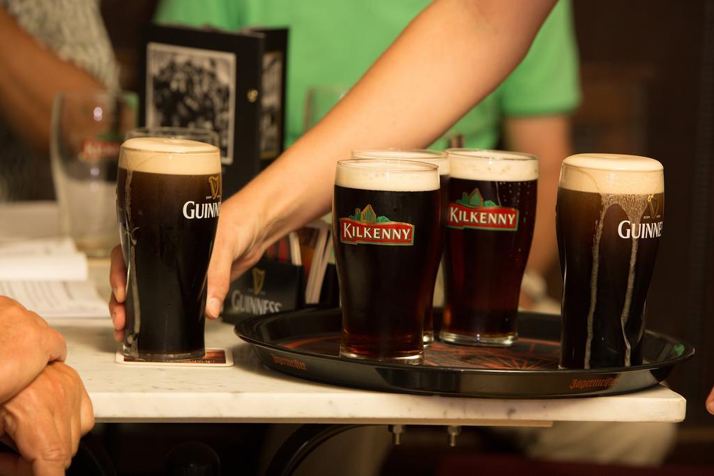 Hajo'S Germania Lodge & Irish Pub Рюдесхайм-на-Рейне Экстерьер фото