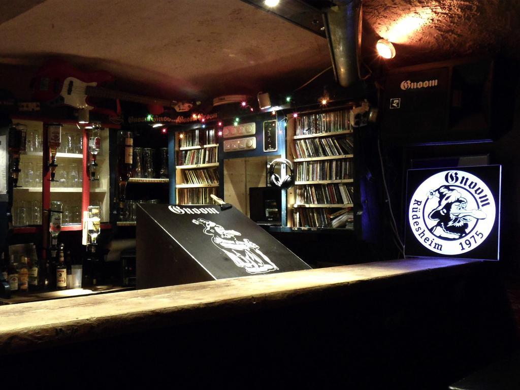 Hajo'S Germania Lodge & Irish Pub Рюдесхайм-на-Рейне Экстерьер фото